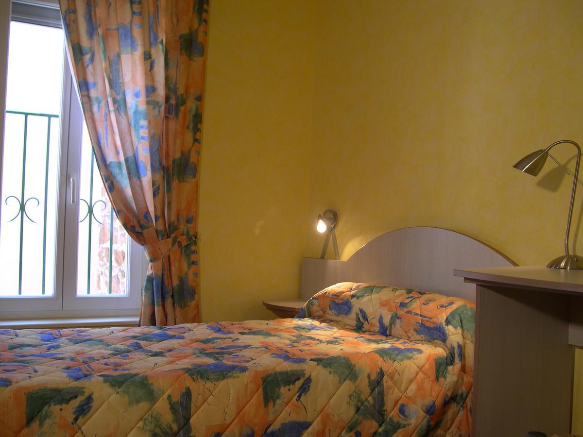 L'Ostalou Hotel Issoire Eksteriør billede