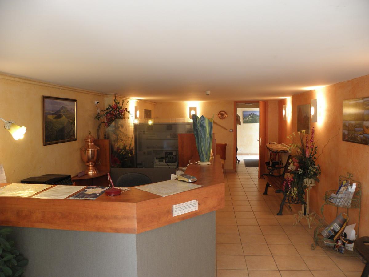 L'Ostalou Hotel Issoire Eksteriør billede