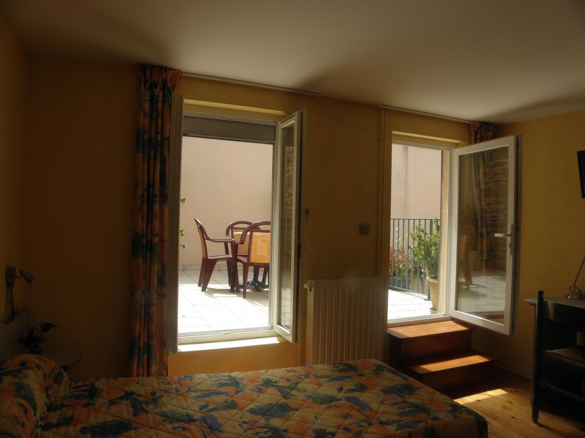 L'Ostalou Hotel Issoire Eksteriør billede